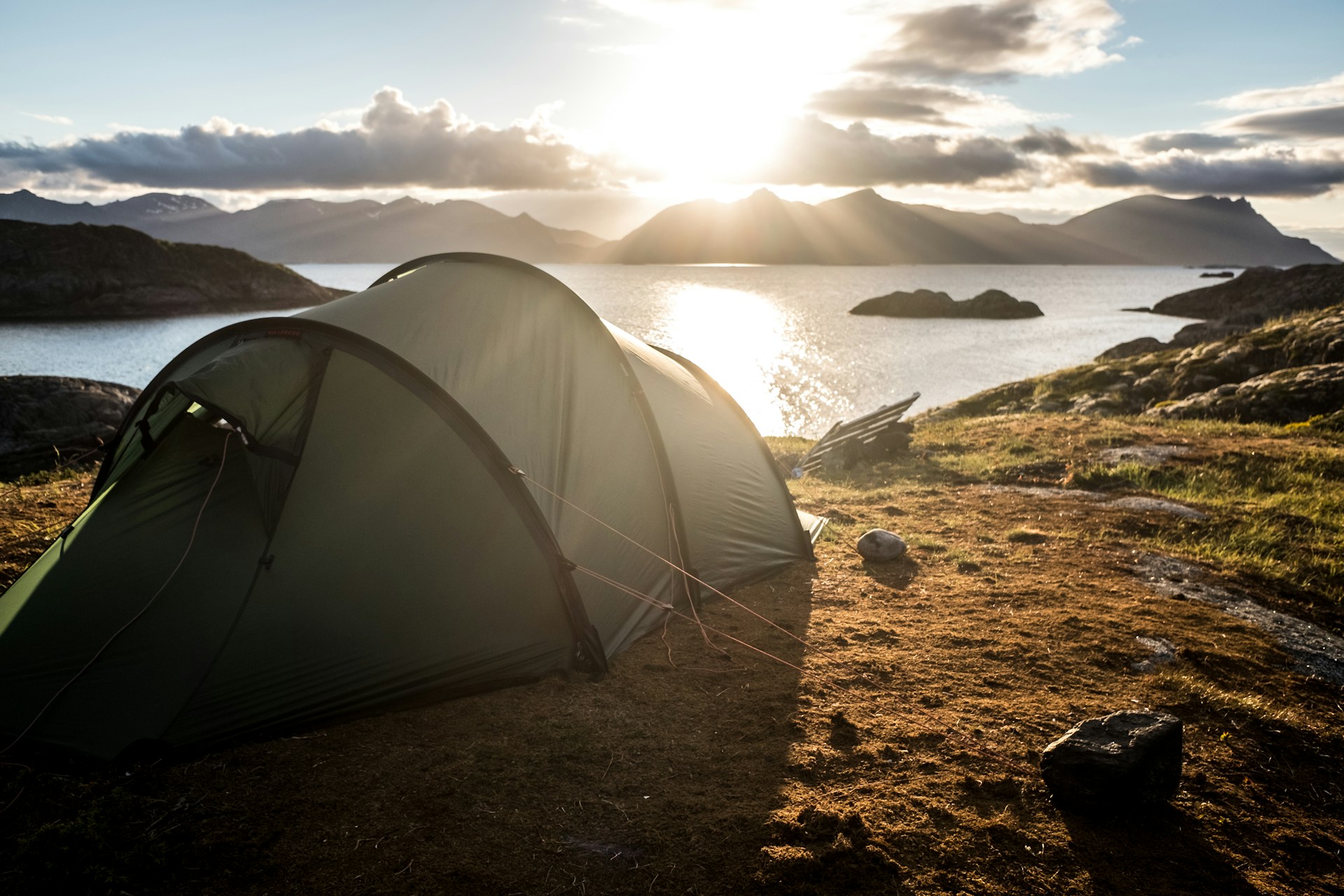 Best Camping Tents: Coleman, Night Cat, Pacific Pass Review